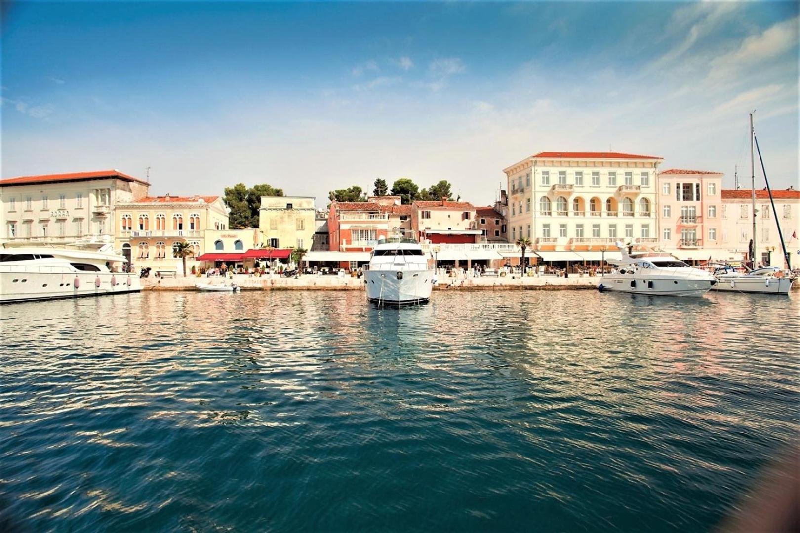 App. Fiorela Hotel Porec Bagian luar foto
