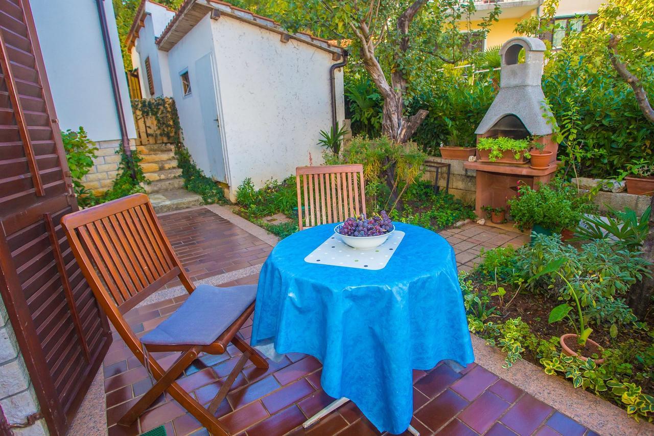 App. Fiorela Hotel Porec Bagian luar foto
