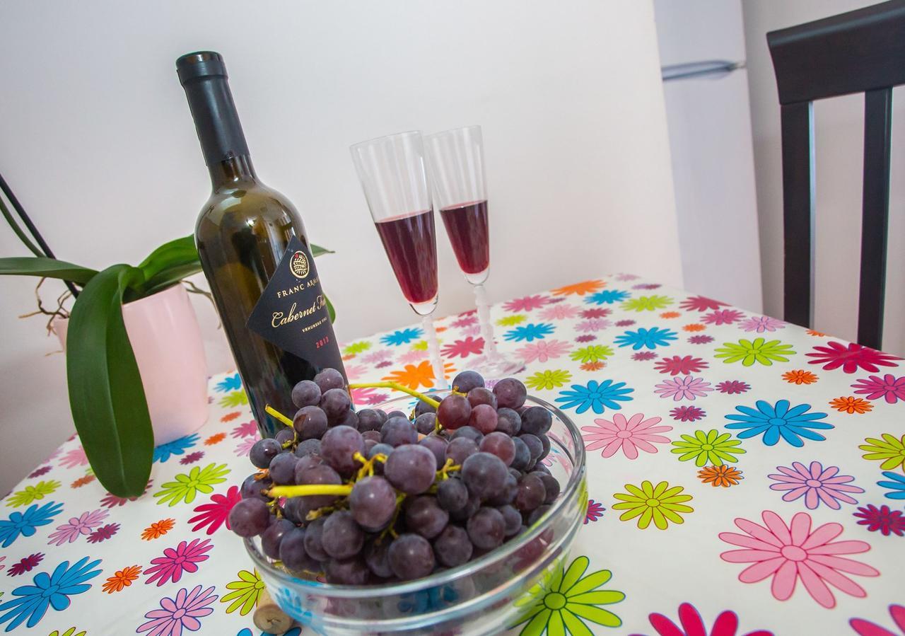 App. Fiorela Hotel Porec Bagian luar foto