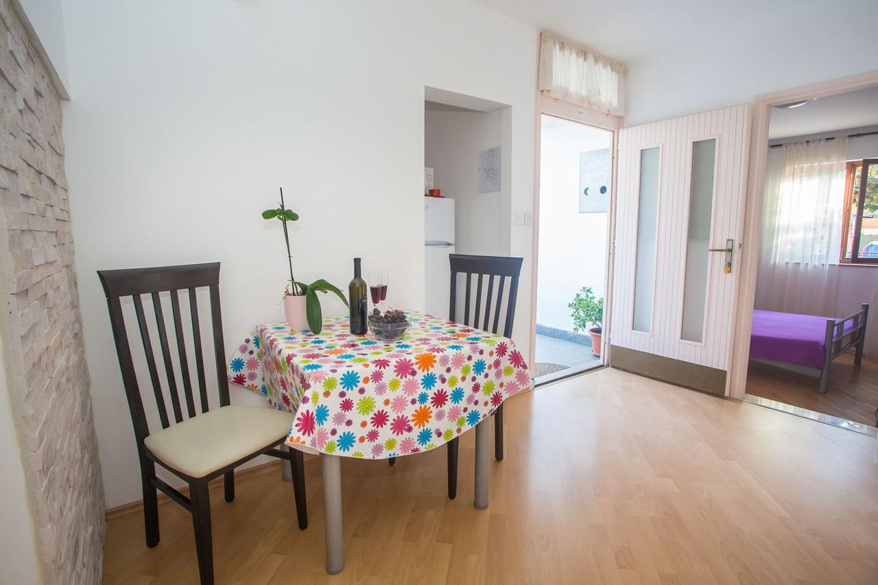App. Fiorela Hotel Porec Bagian luar foto