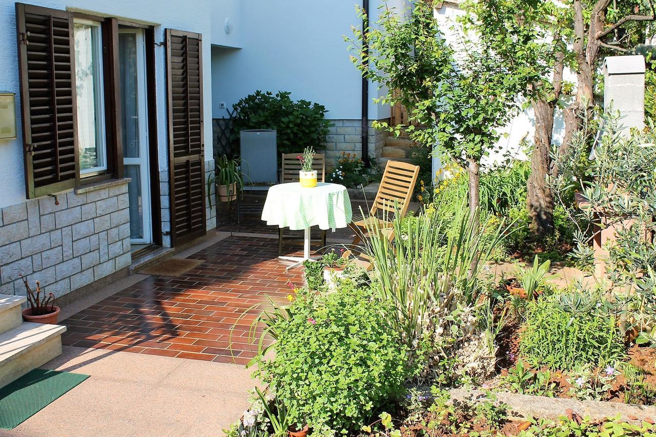 App. Fiorela Hotel Porec Bagian luar foto