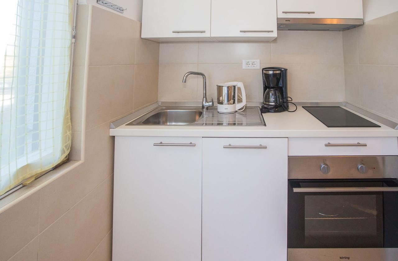 App. Fiorela Hotel Porec Bagian luar foto
