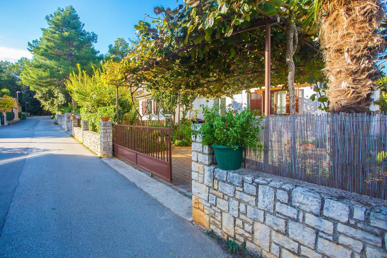 App. Fiorela Hotel Porec Bagian luar foto