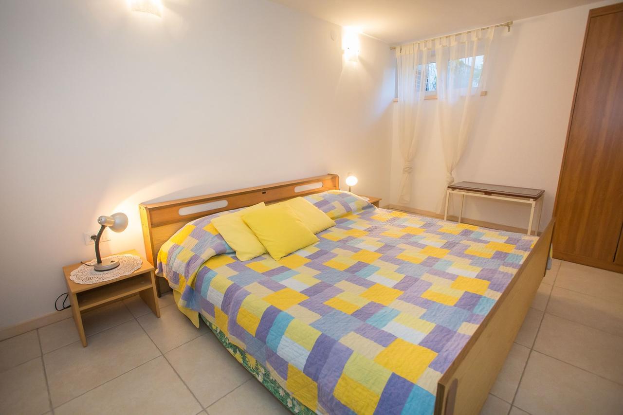 App. Fiorela Hotel Porec Bagian luar foto