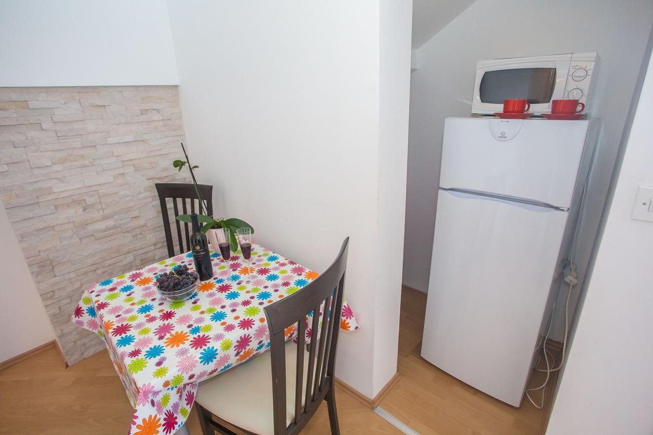 App. Fiorela Hotel Porec Bagian luar foto