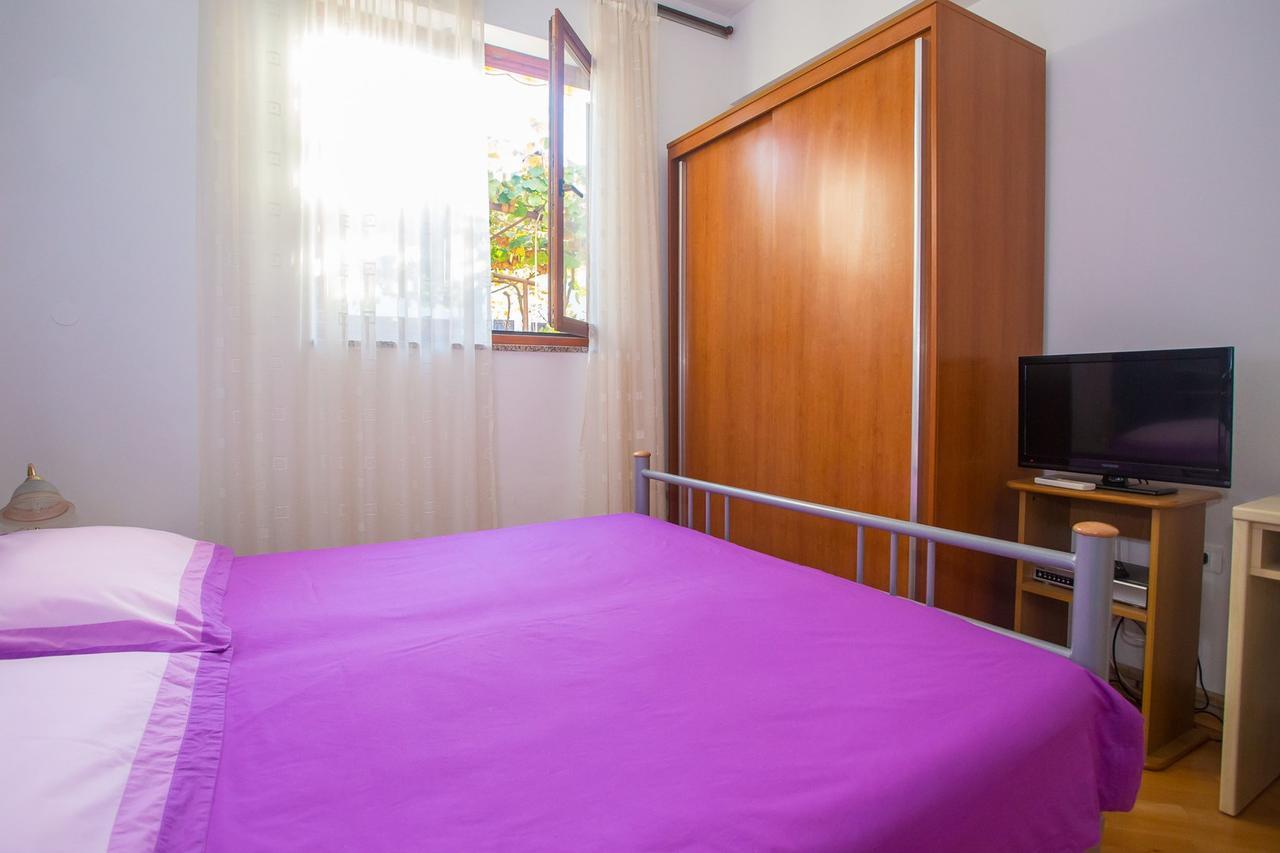 App. Fiorela Hotel Porec Bagian luar foto